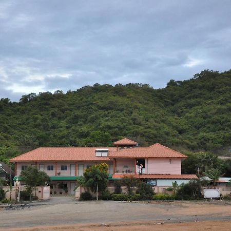 Wattana Hill Resort Sattahip Extérieur photo
