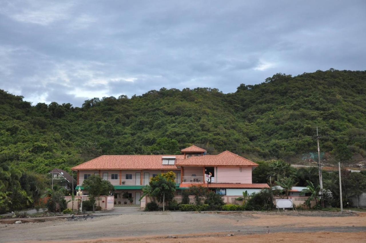 Wattana Hill Resort Sattahip Extérieur photo