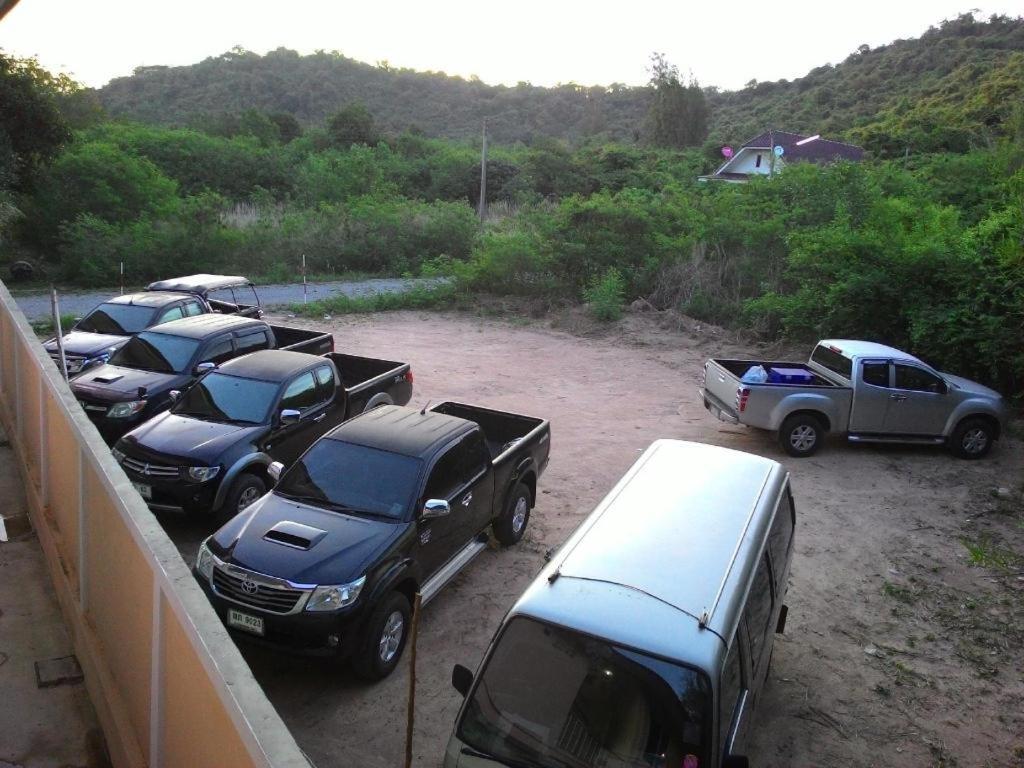 Wattana Hill Resort Sattahip Extérieur photo