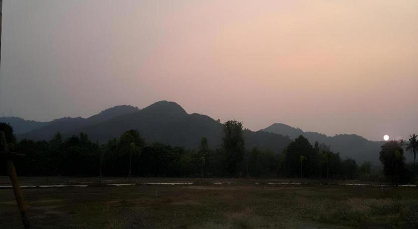 Wattana Hill Resort Sattahip Extérieur photo