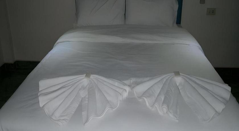 Wattana Hill Resort Sattahip Extérieur photo