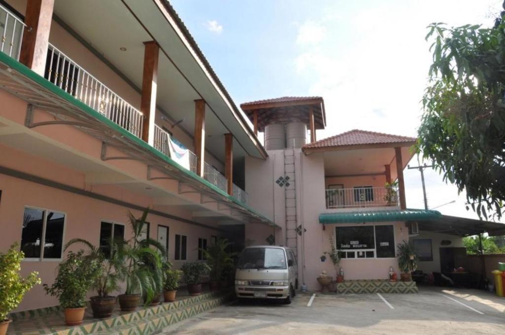 Wattana Hill Resort Sattahip Extérieur photo