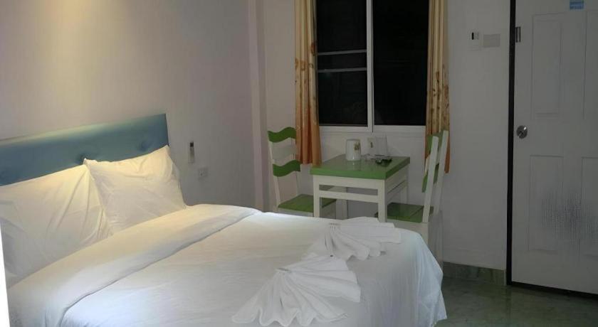 Wattana Hill Resort Sattahip Extérieur photo