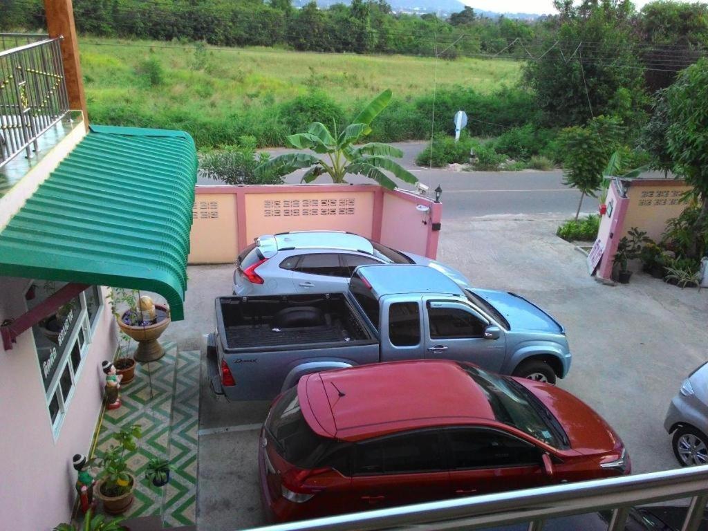 Wattana Hill Resort Sattahip Extérieur photo