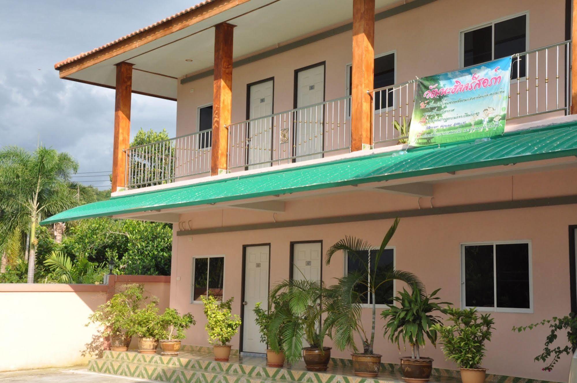 Wattana Hill Resort Sattahip Extérieur photo